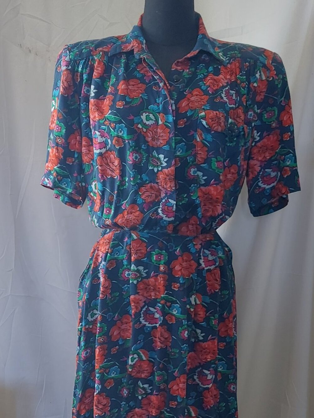 Vintage 80s Tareti by Howard Levi Navy Floral Rayon Dress Size 10 USA